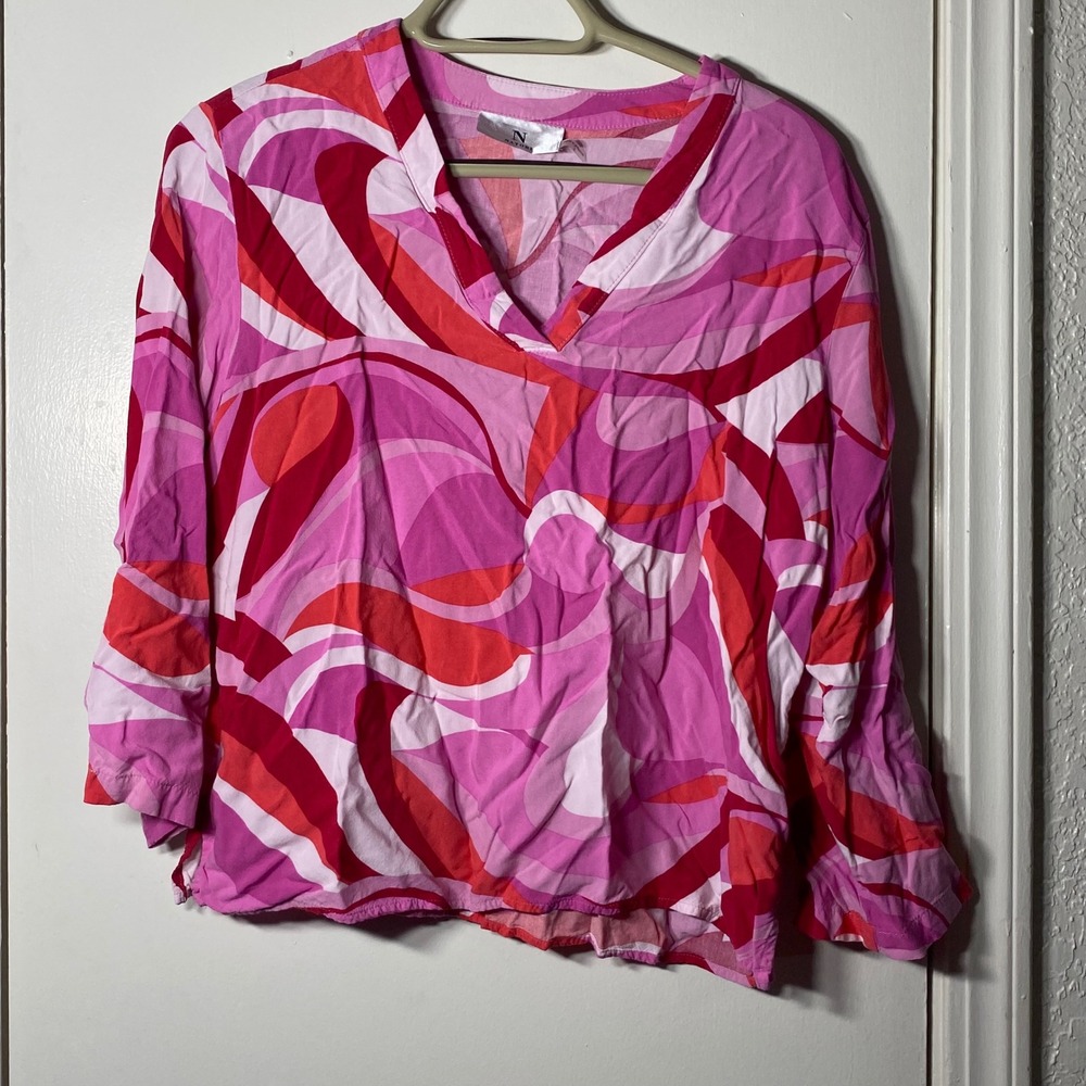 Natori Pink Red Abstract Swirl V-Neck Blouse 60s MOD 3/4 Sleeve Rayon Top Small
